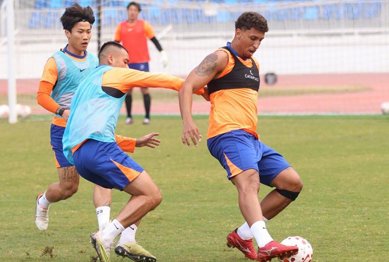 2026世界杯客户端更新-泰山B队冲甲文旅能养活两支球队？铁人欲打破争冠格局 轻敌必自毙