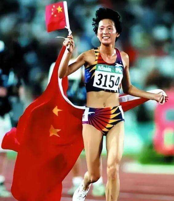 奥运冠军王军霞:退役后移居美国,三个孩子三个爹,如今活成了这样|亚特兰大奥运会|婚姻|家庭|奥运会|赛场_新浪体育_新浪新闻